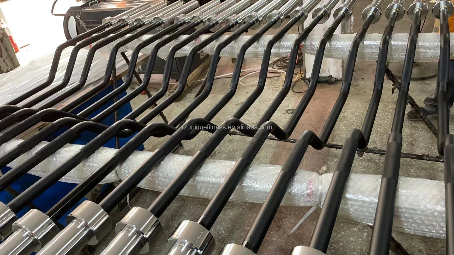 Customized 10kg, 20kg Grip Eco-friendly Gym Weight Lifting Hard Chrome High Strength Spring Steel Deadlift bar Barbell bar