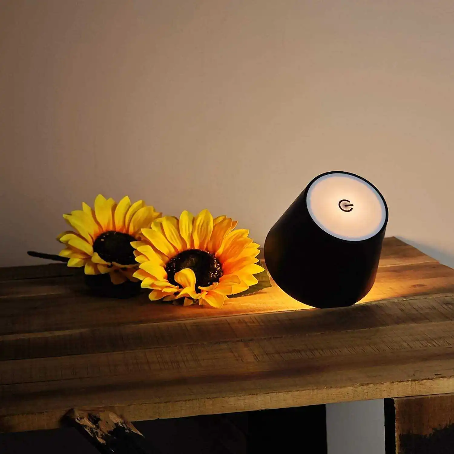 Wholesale Cheap 3 Color Stepless Dimming Outdoor Restaurant Bar Rechargeable Wireless Charging Wine Bottle Touch Lamp