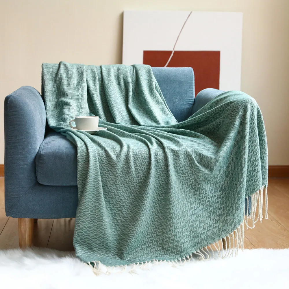 Wholesales 2022 Plaid Throw Woven Geometric Blanket Warm And Soft Blanket Cozy Sofa Knitted Blanket