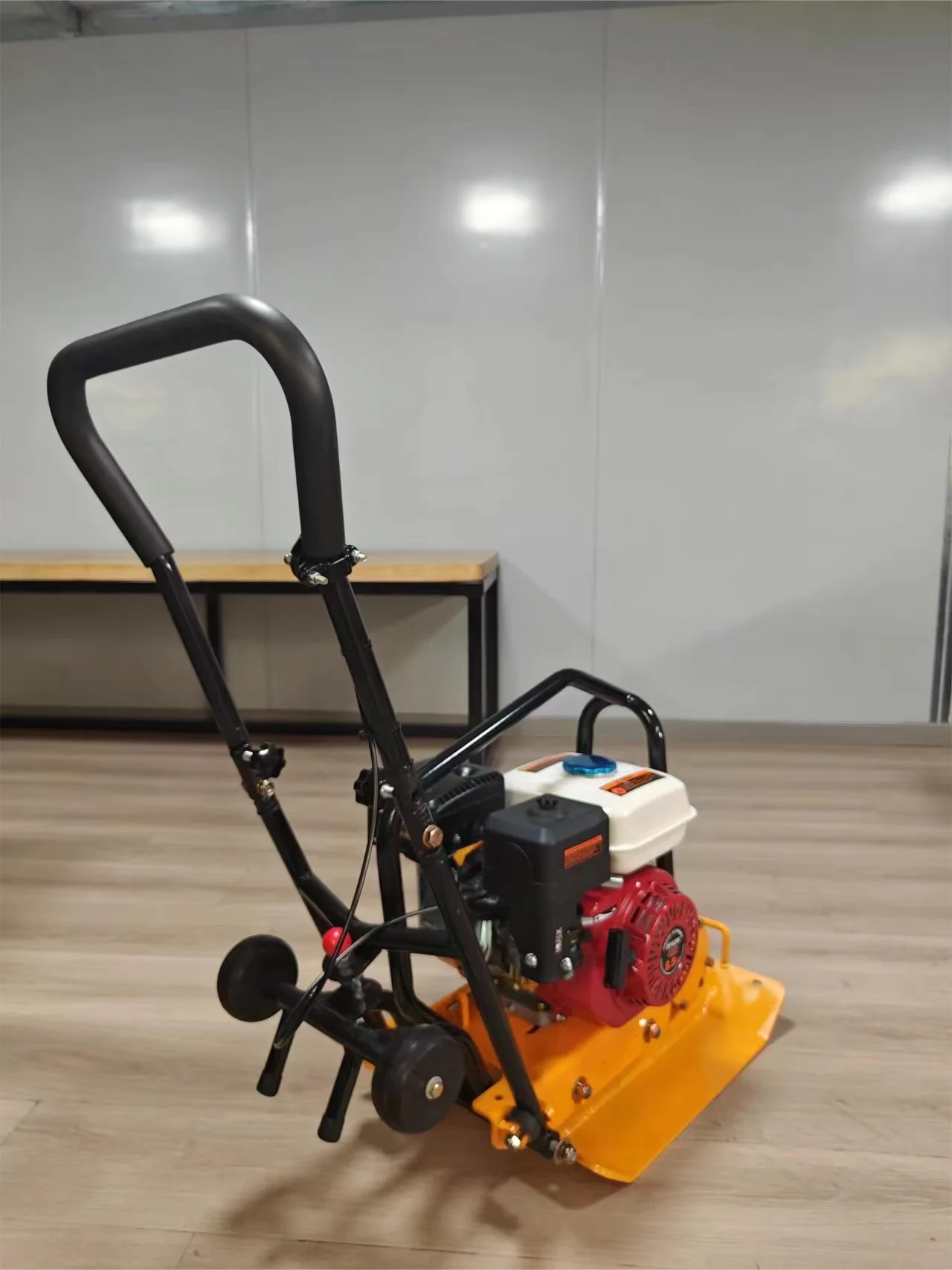 Wholesale Heavy Duty Plate Compactor with 65kg Suitable for Roadbed Compaction or Asphalt Surfacing Work