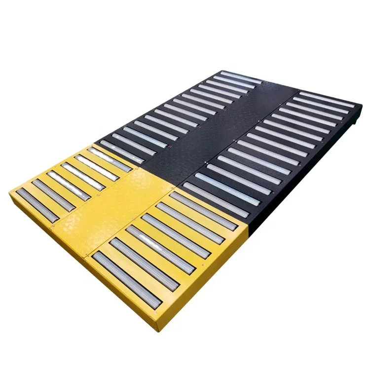 Simple assembly line gravity roller conveyor for robot