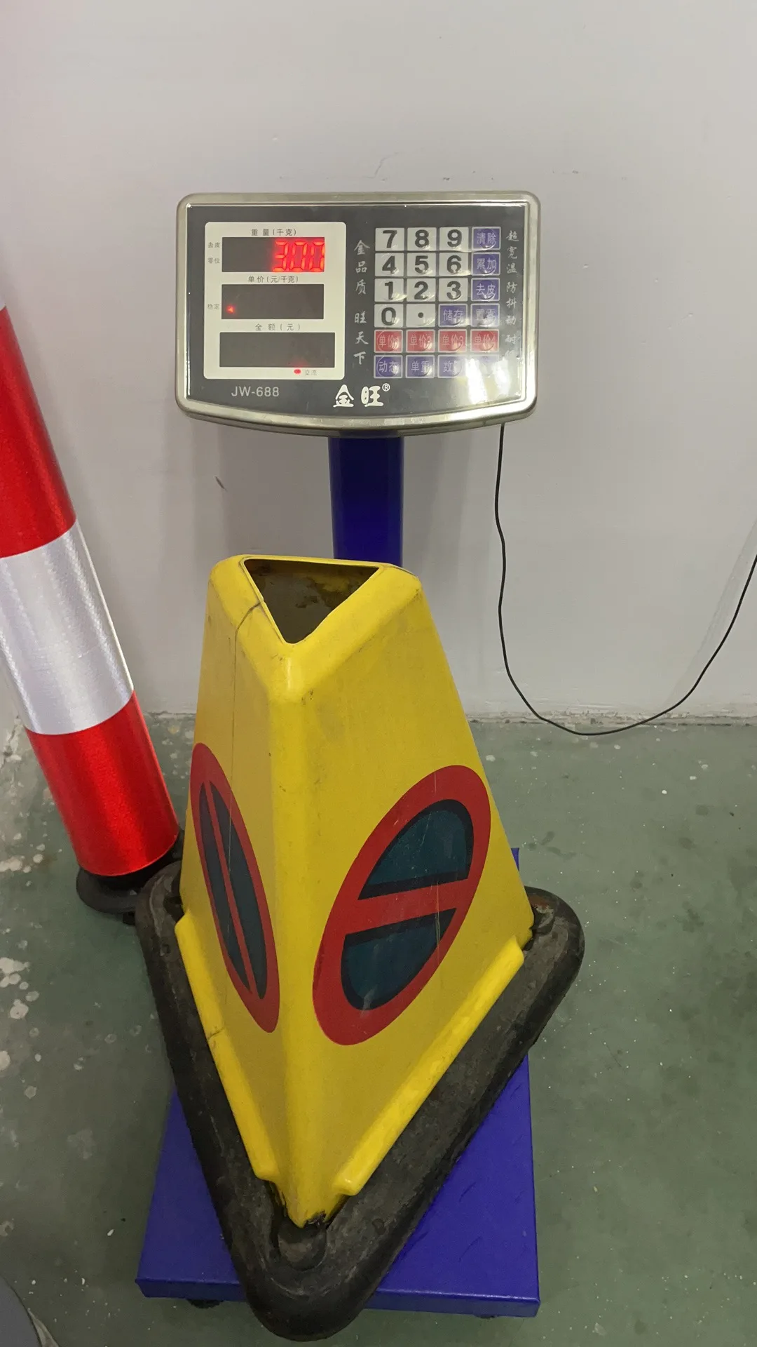 Plastic Road Cone Three-side Rotomolded Barricade Triangle Road Marker Rotomolded Road Cone PE Three-side Cone