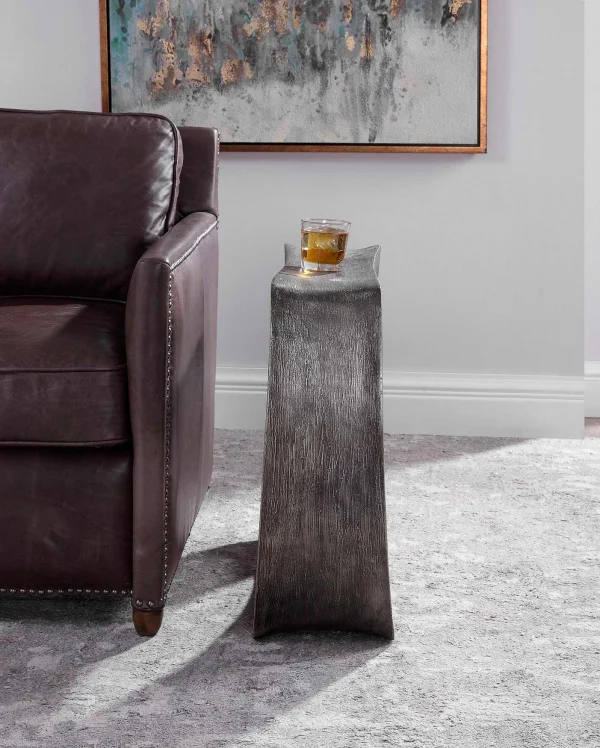 Modern Rock Style Metal Black square Side Table Is Placed Next to the Sofa and in Office