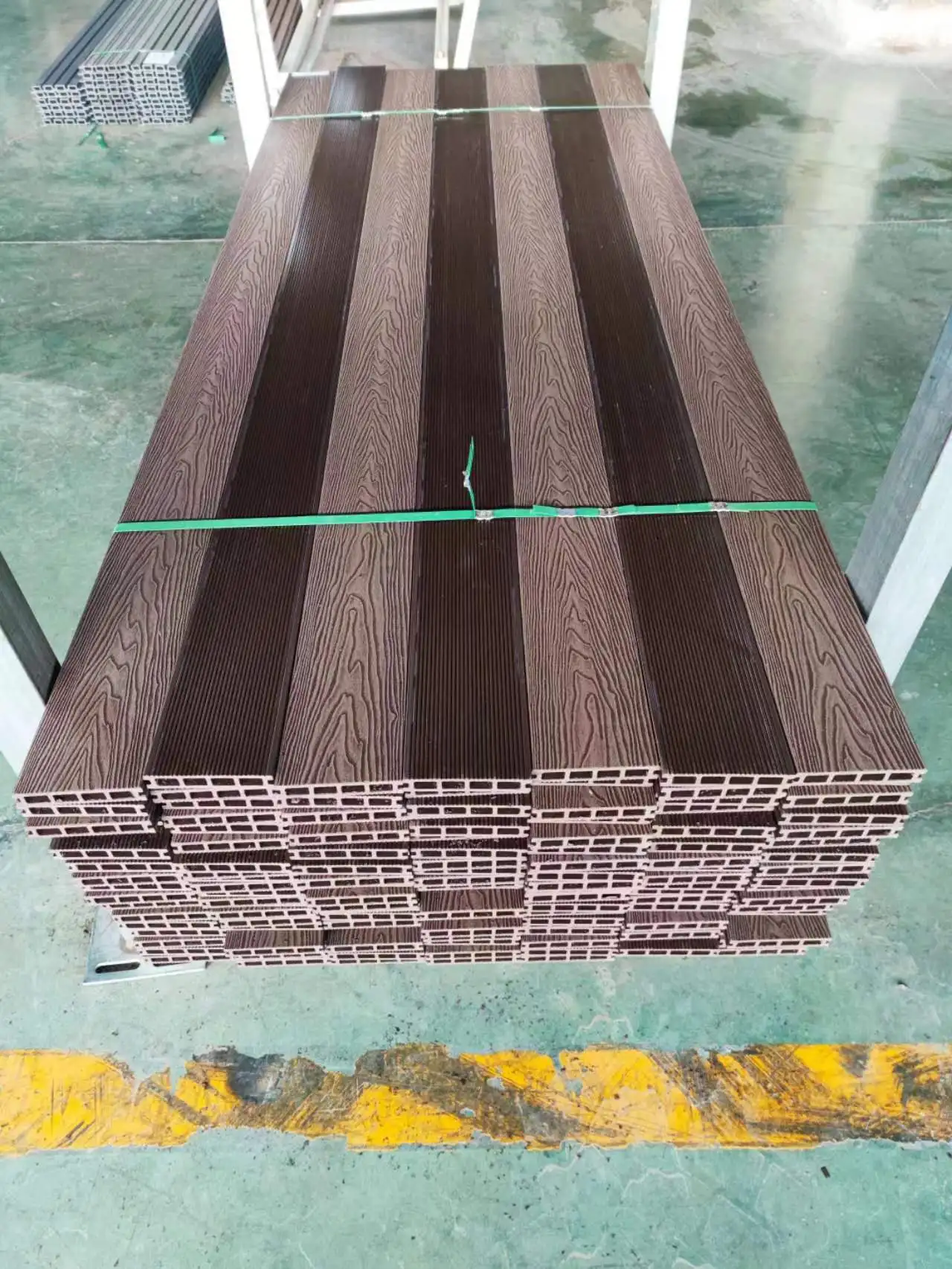 2024 New Design K140-24A WPC Hollow Decking Top Supplier Modern 3D Embossed Engineered Wood Facade Flooring Wholesale