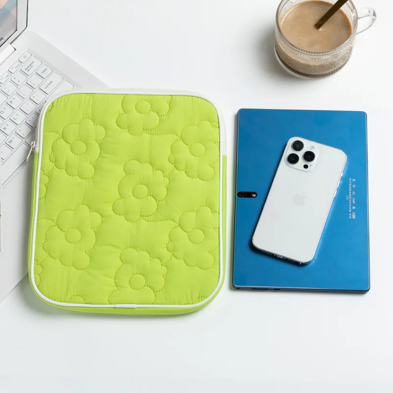 Custom Label Japanese Style computer bag portable Quilted Puffer travel storage bag clutch Girls students Tablet bags for Ipad