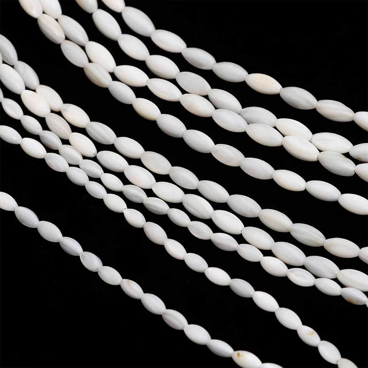 Yiwu Wholesale Loose Beads Fashion Natural Freshwater Shells Beads Oval Beads for Women DIY Bracelet Necklace Making Accessories