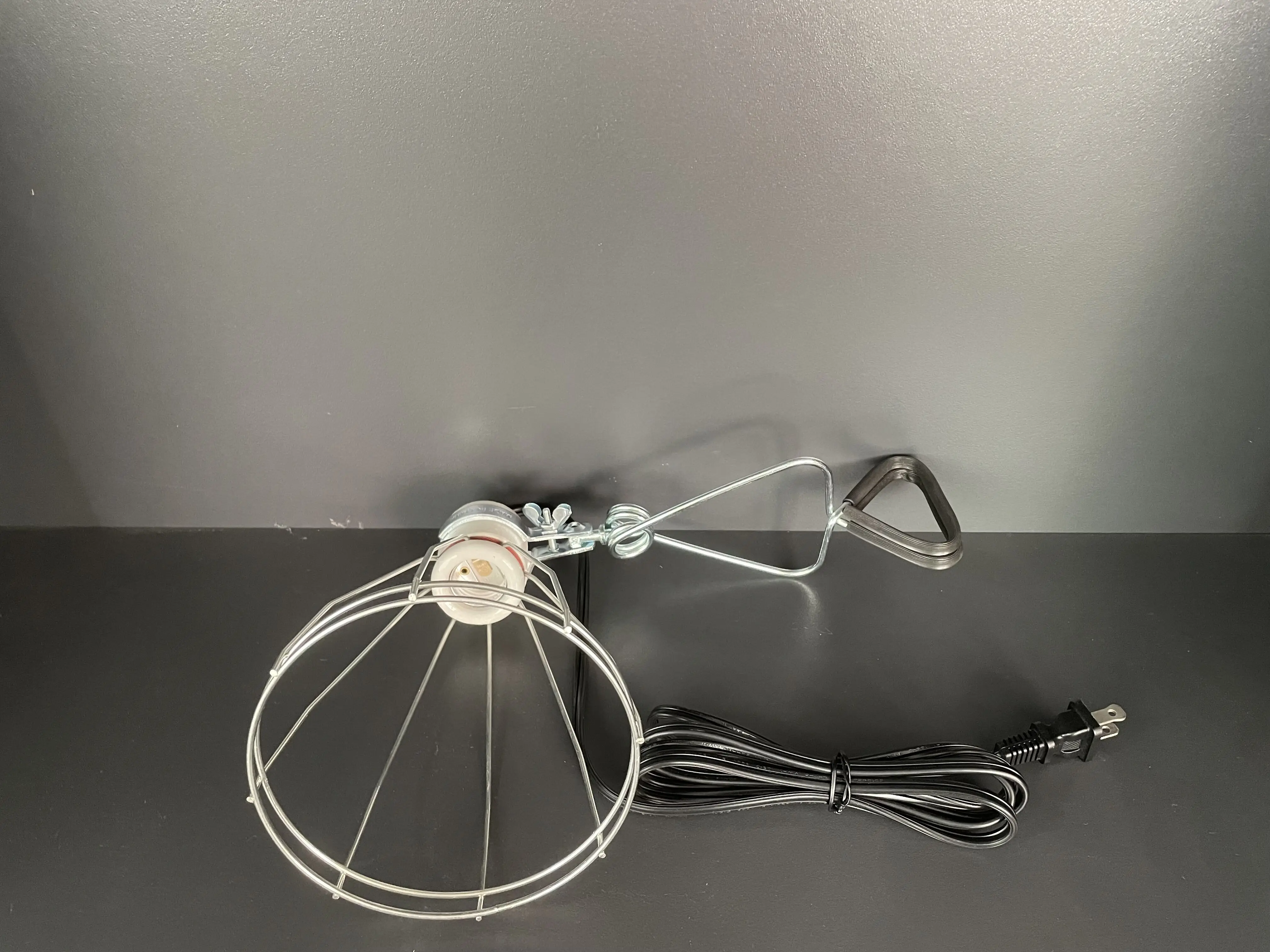 Brooder lamp and 200-Watt Heat Lamp with Wire Grill and Clamp for Reptile/Pets/Poultry