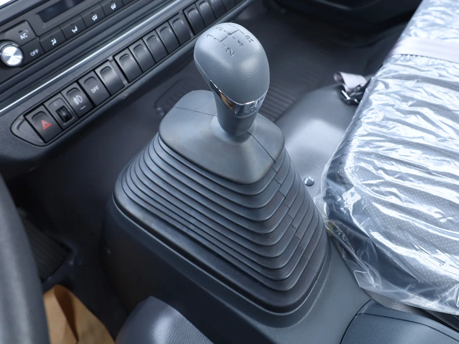 China cargo truck isuzu 4 wheeler in peru from south korea alibaba supplier 2 tons 4x2 trucks camiones for sale