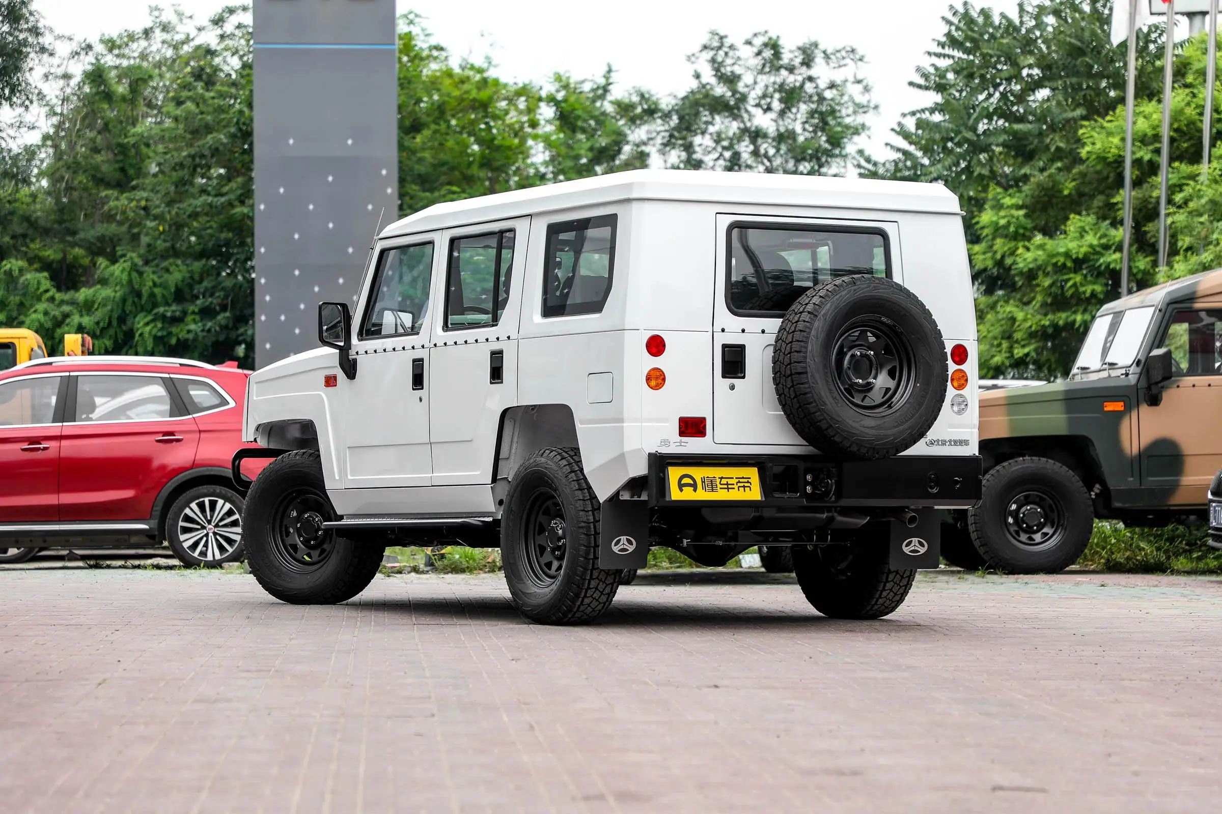 Cheap sale off-road car gasoline warrior 7 seater mpv 4*4 off-road car