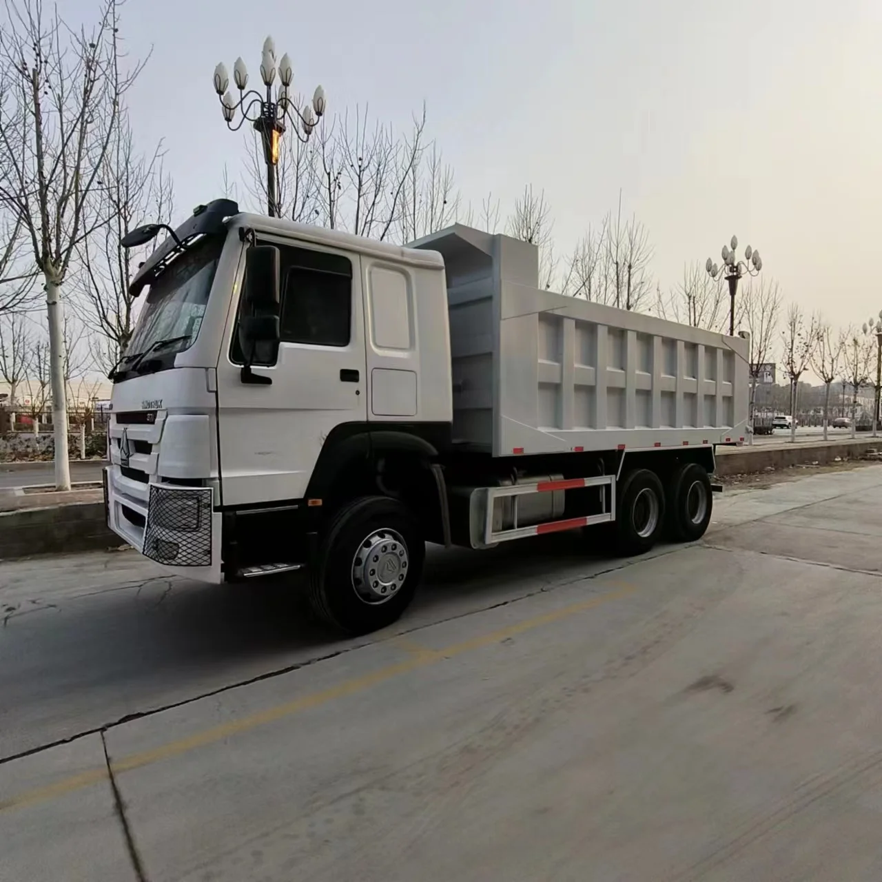 China National Heavy Duty Truck Haowo 20 ton 10 wheeled second-hand dump truck dump truck 6x4 in good condition