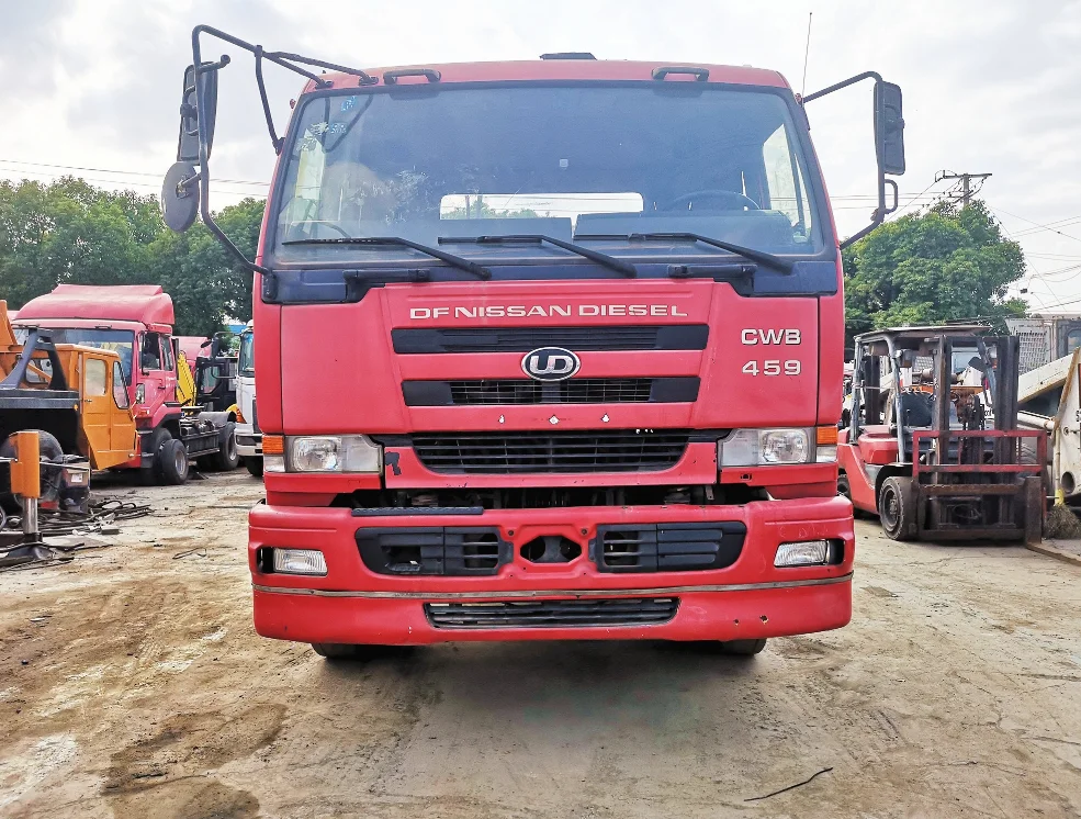Good Condition Japan Transportation Tractor Truck 6x4 / Nisaan UD Truck