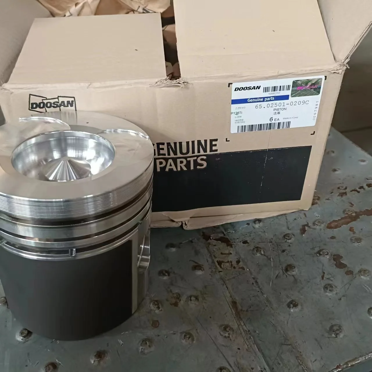 Doosan Excavator Piston Original  Parts Piston 65.02501-0209C 100% Genuin e
