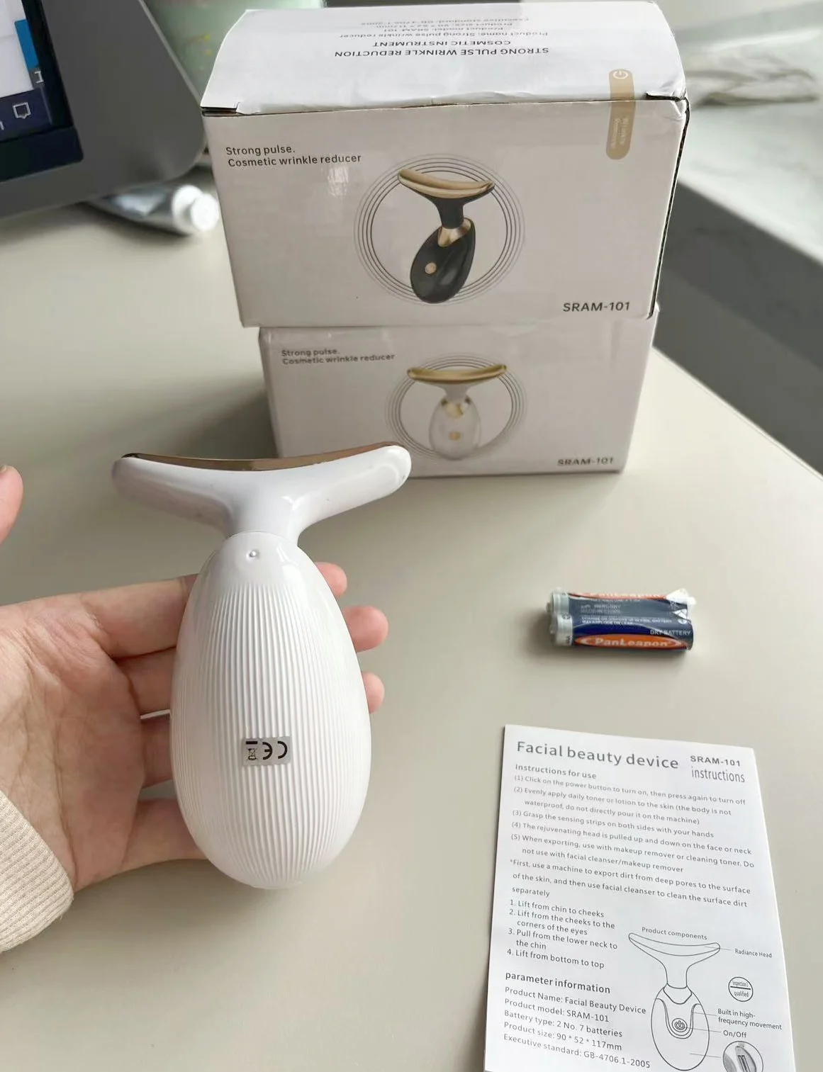2024 Hot Selling Skin Tightening Anti-aging Face And Neck Lifting Massager Therapy Face And Neck Lifting Device