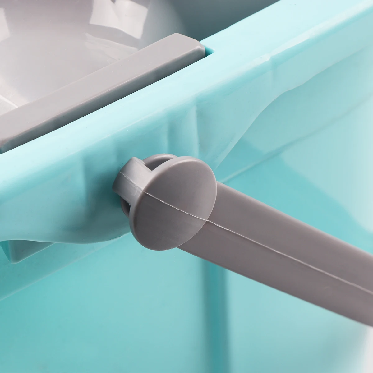 Cleaning Supplies Squeeze Mop Bucket Plastic Water Bucket for Floor Wet Cleaning