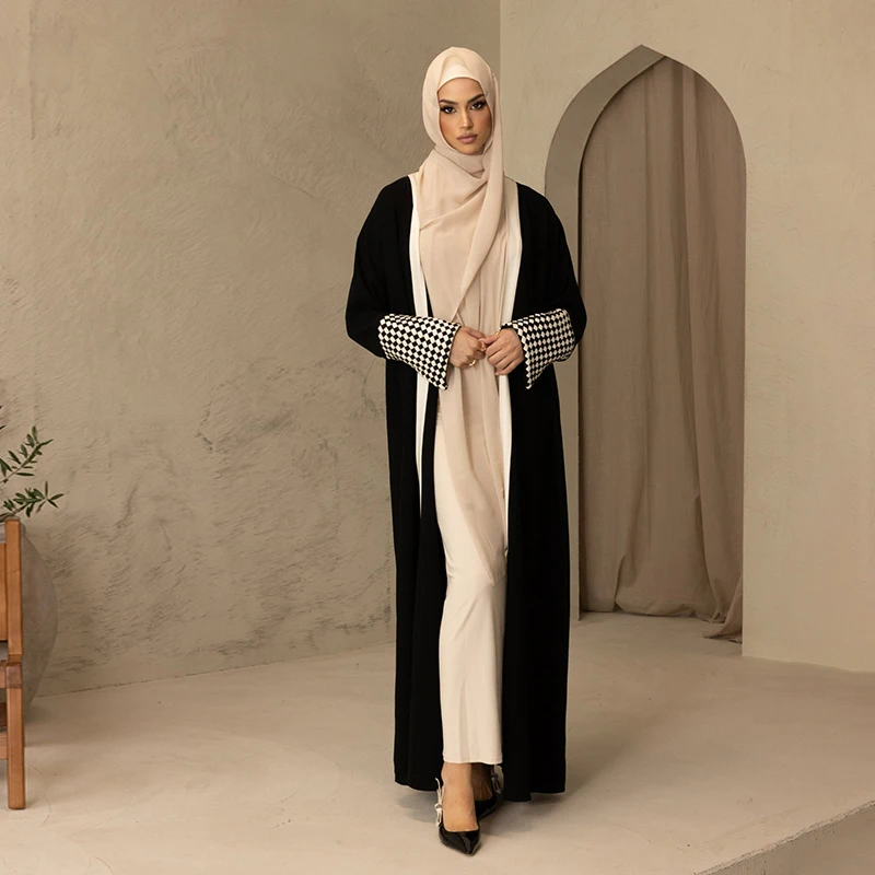 Elegant classic simple black open abaya dubai custom handmade classy cloak abaya plaid embroidery on sleeves