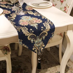 Wholesale European-style luxury yarn-dyed cloth Christmas decorative table runner for home hotel