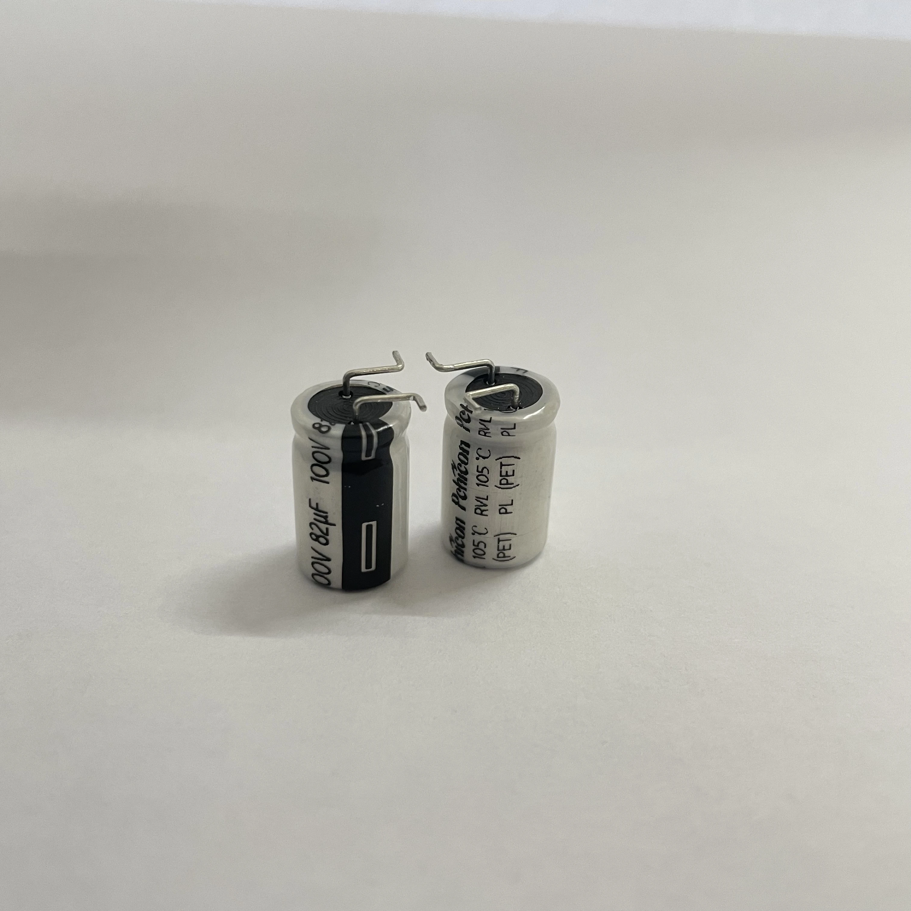 Алюминиевый конденсатор Pchicon 82uf 100v производитель smd Алюминиевые