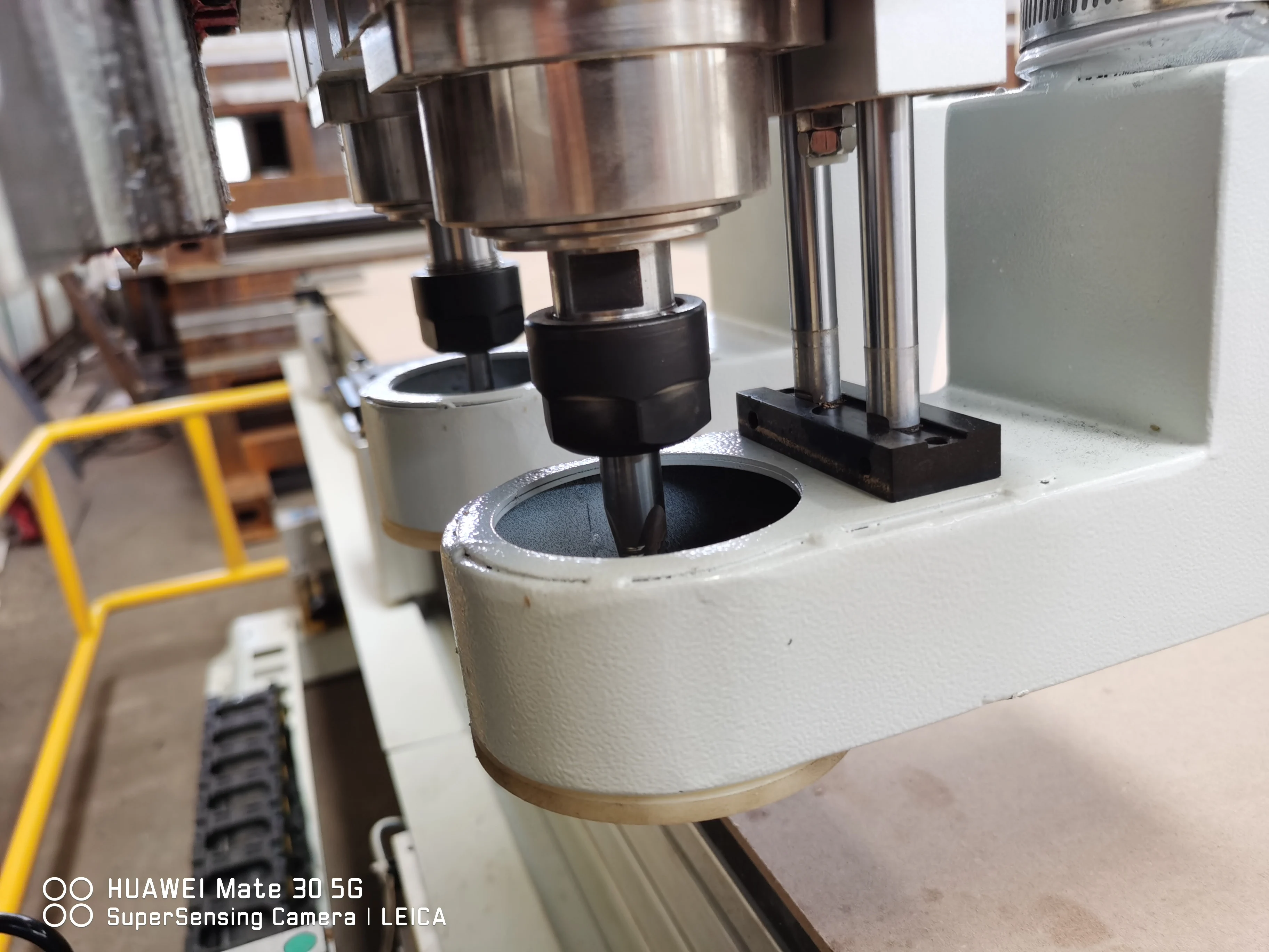 Высокомощный завод, Лидер продаж, ЧПУ дверной замок, горизонтальный высокоскоростной фрезерный сверлильный станок для продажи