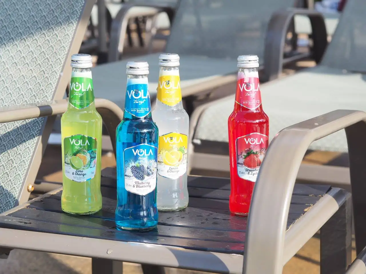 VOLA Twizt Alc.5% Mulberry & Blueberry Flavor 275 ml. Mixed Fruit Alcoholic Beverage Wholesale from Thailand