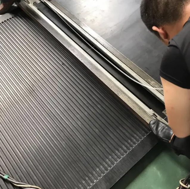 Vacuum filter rubber conveyor belt for acid and alkali resistant solid-liquid separation device used in chemical industry