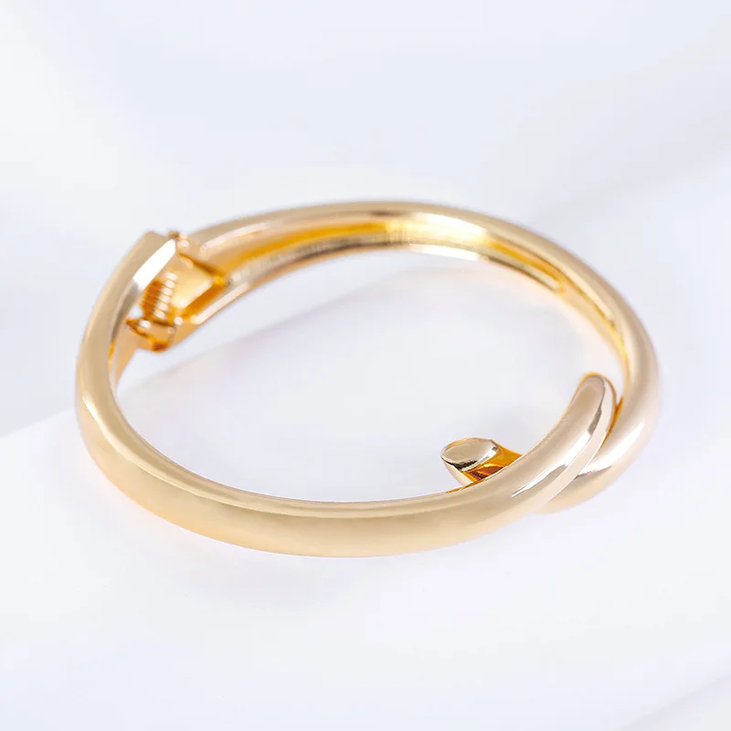 Fashion opening gold alloy bracelet popular in Europe and America sample geometric winding bracelet jewelry for women