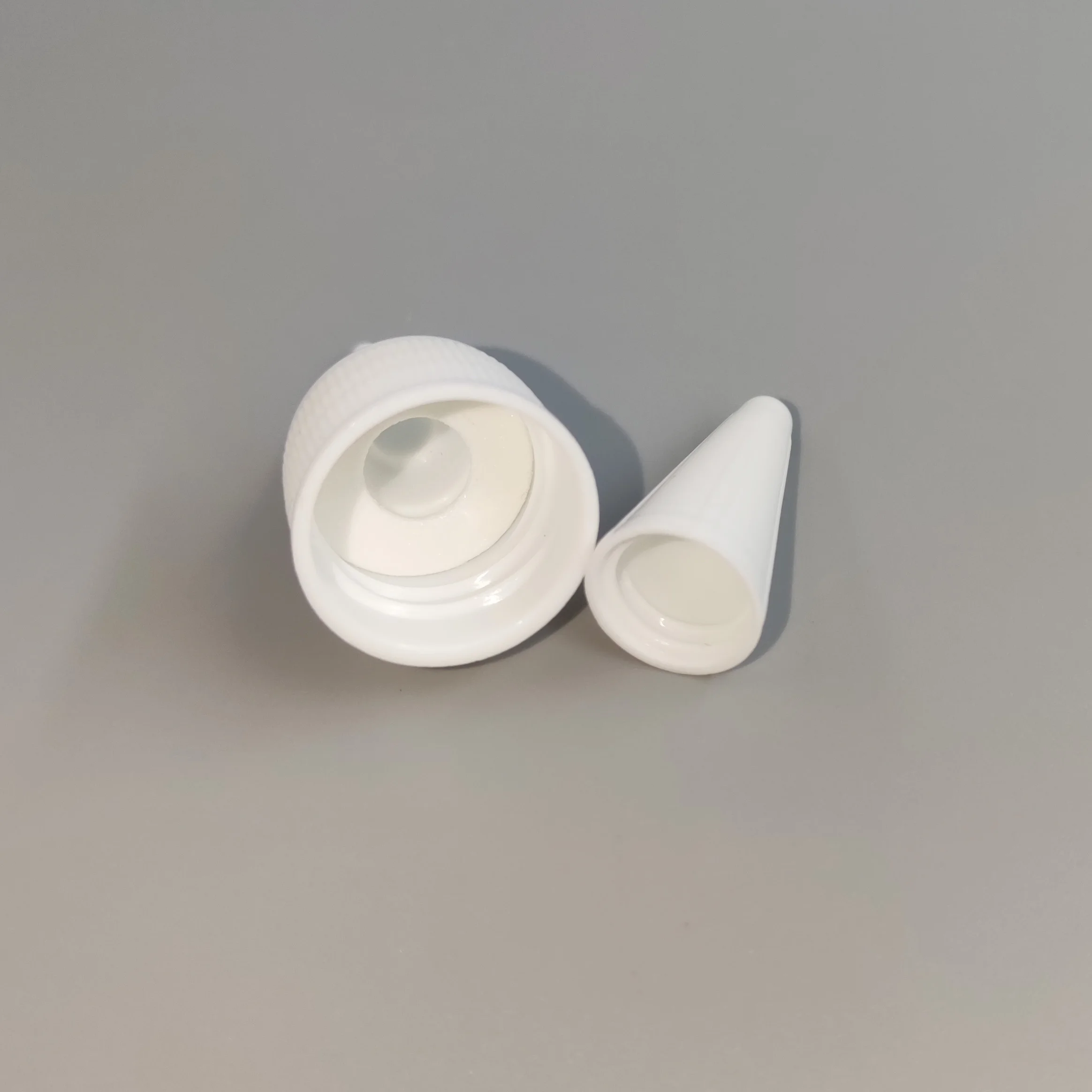 Customized colors 18mm 20mm 22mm 24mm 28mm  plastic disposable dropper cap screw yorker cap needle tip dropper