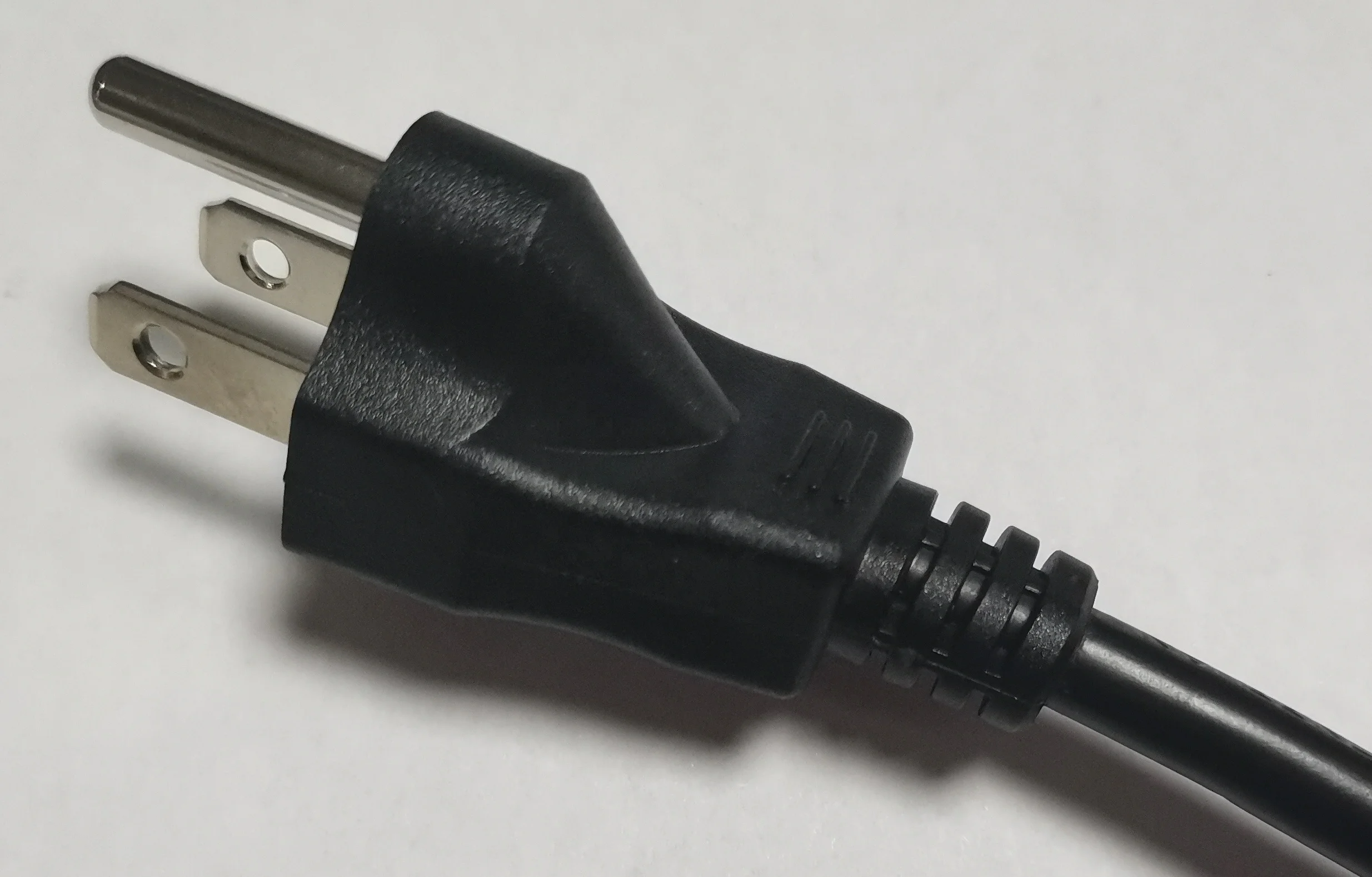 Factory custom cable 16amp 2 pin to  3 pin plug surge protector  insert