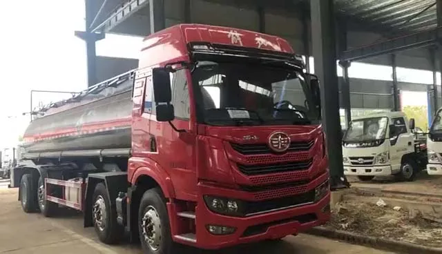 
8x4 Safe Loading And Uploading Shell Oil Field Capacity Fuel Tank Truck 