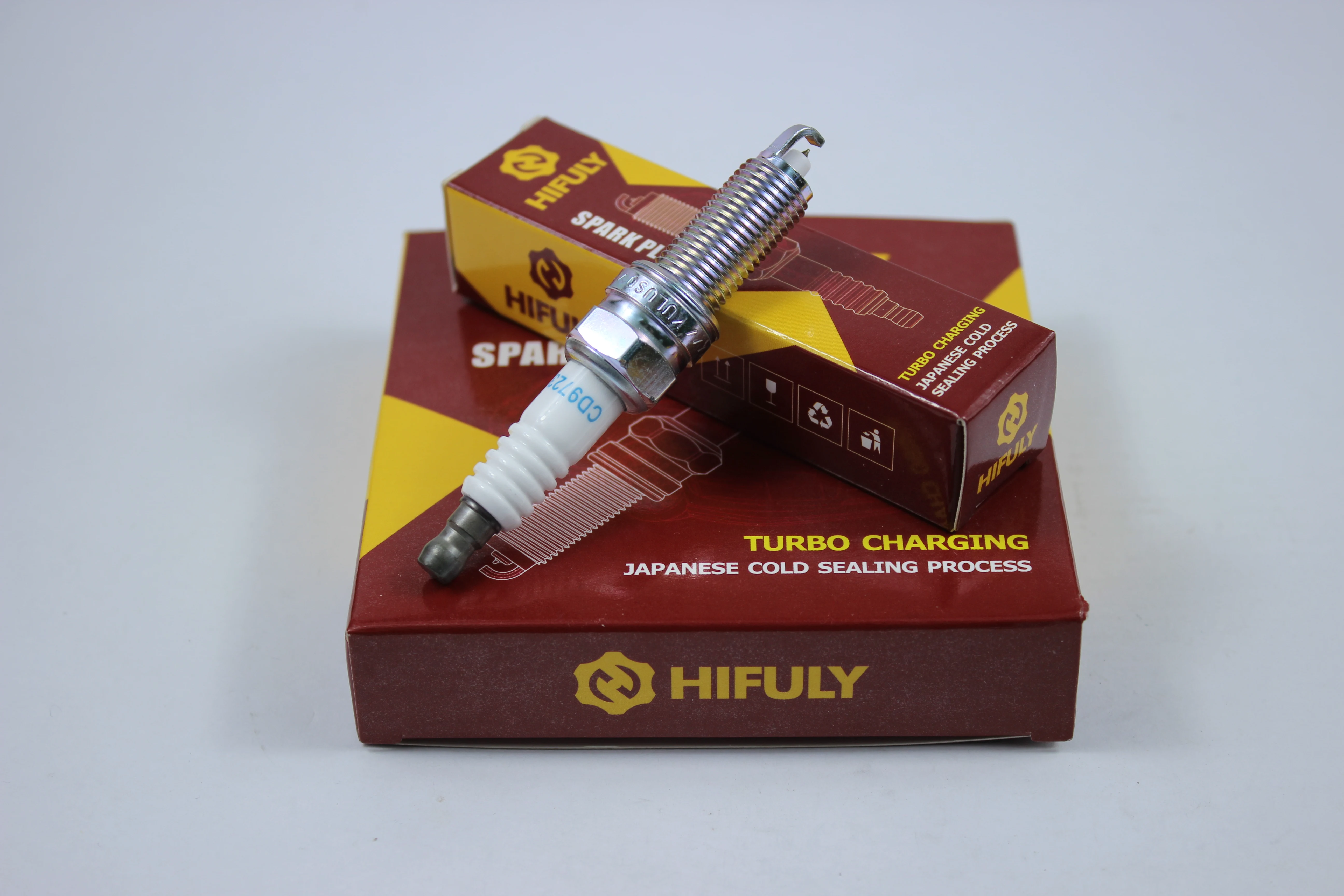 18846-11070 Genuine engine parts Iridium Spark plug for HYundai Santa Fe Elantra SILZKR7B-11 denso spark plug