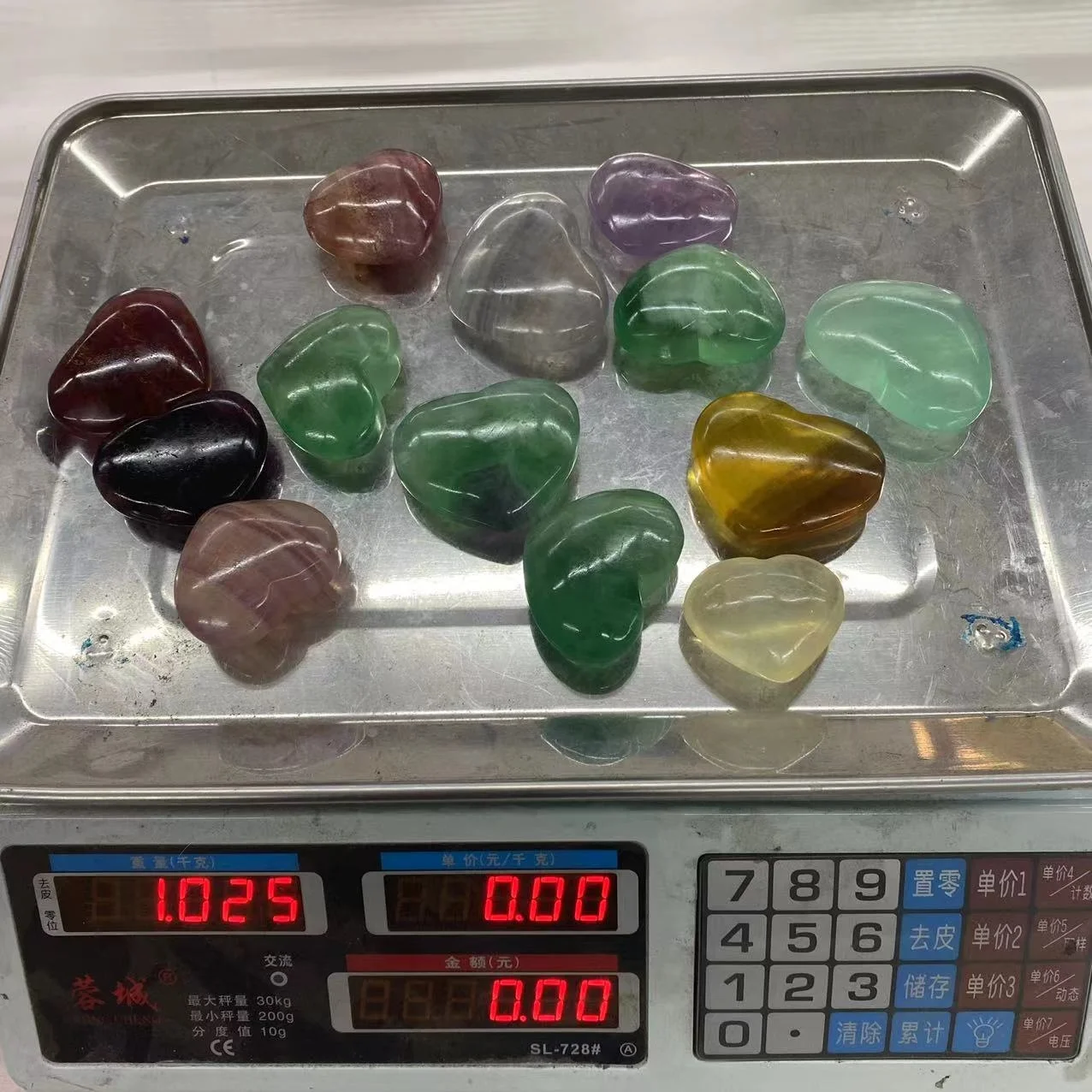 Factory Price Wholesale Natural Healing Crystal Hearts Rainbow Flourite Hearts Palm For Home Decoration