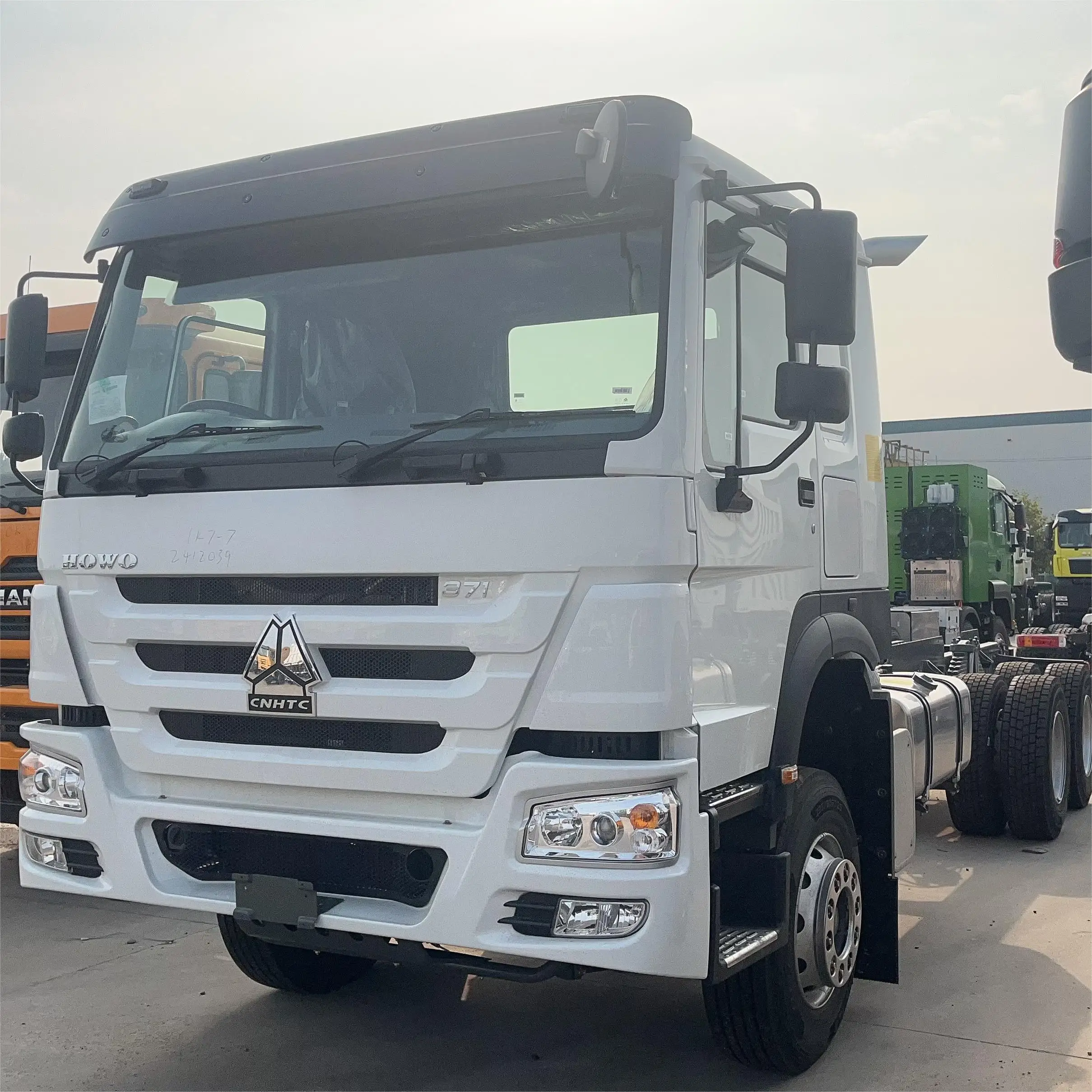 Chinese Brand SINOTRUK HOWO 371hp Tipper Chassis 6x4 Right-rudder