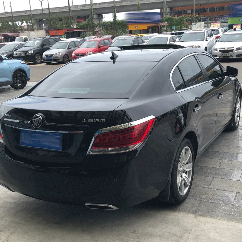 2010 Elegant and dominant Sedan used car from Buick