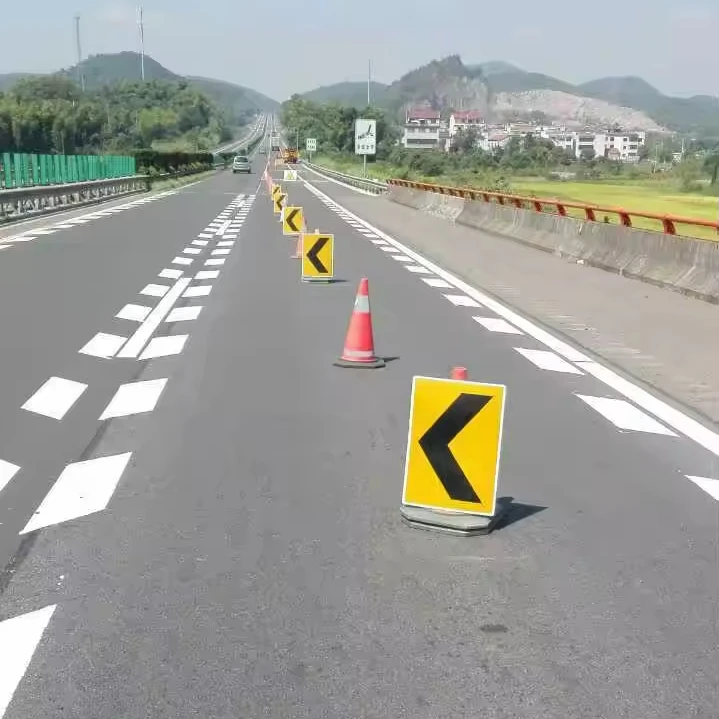 Construction Road Display Arrow Sign Traffic Reflective Safety Plastic Arrow Direction Signs Board For Traffic Cone