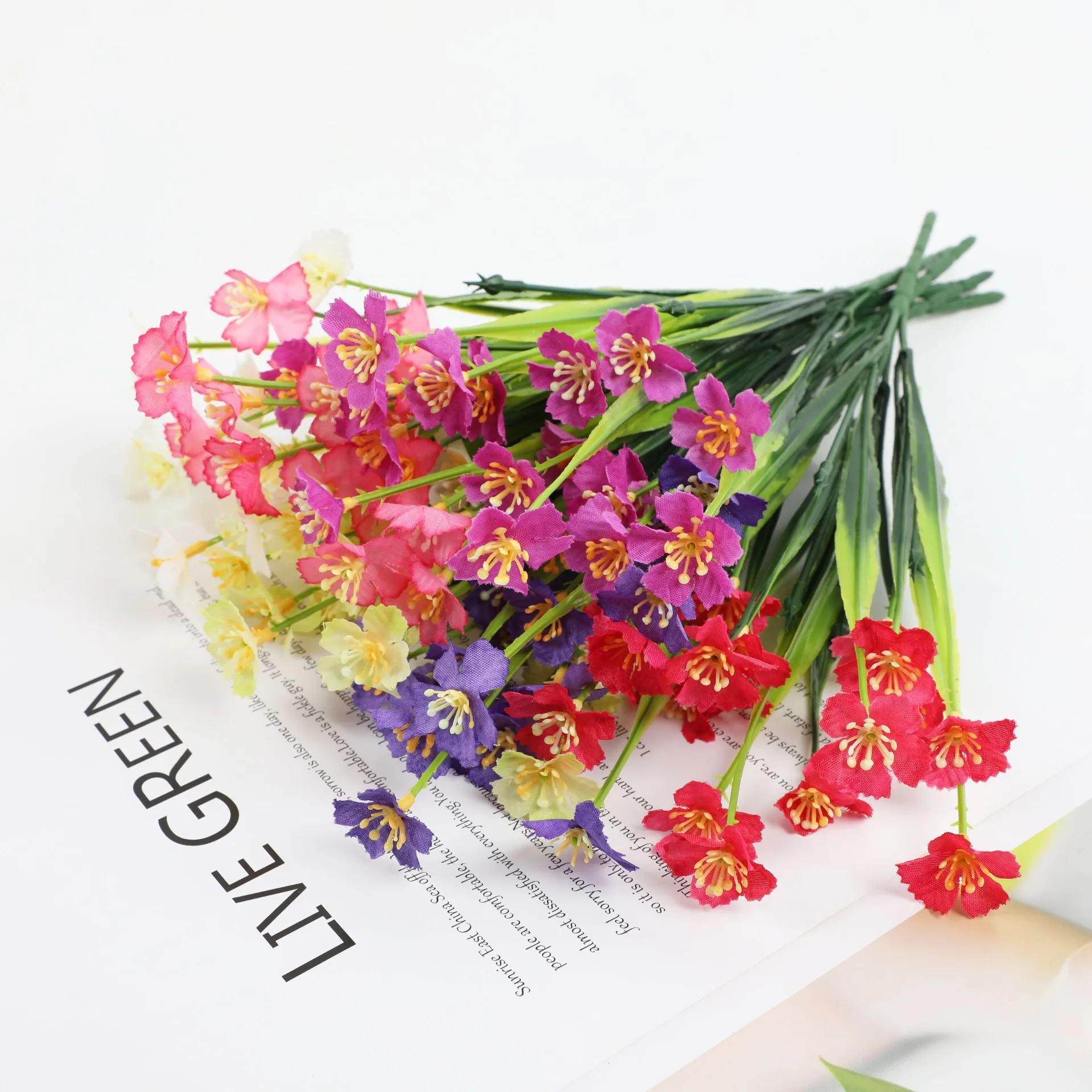 Factory Wholesale Mini Potted Simulation Daisy Plastic Artificial flower for Home Wedding Decor and Indoor & Outdoor Decoration