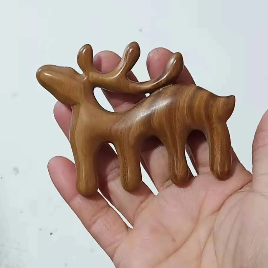 Custom trademark massage comb sandalwood comb carved cartoon massage comb deer puppet pendant Come to the drawing and make it.