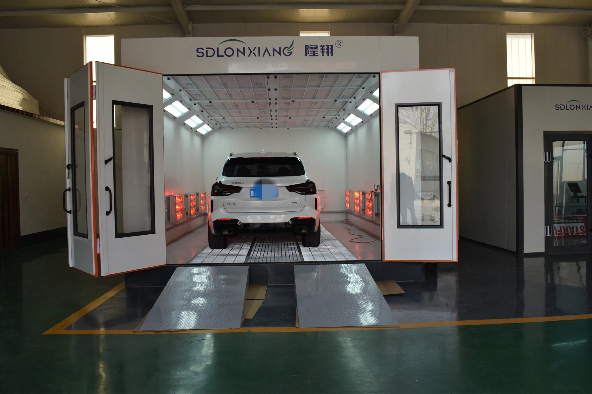 LX2 CE деревянная отделка/Автомобильная камера для покраски автомобиля с четырьмя станциями линейная система Автомобильная распылением