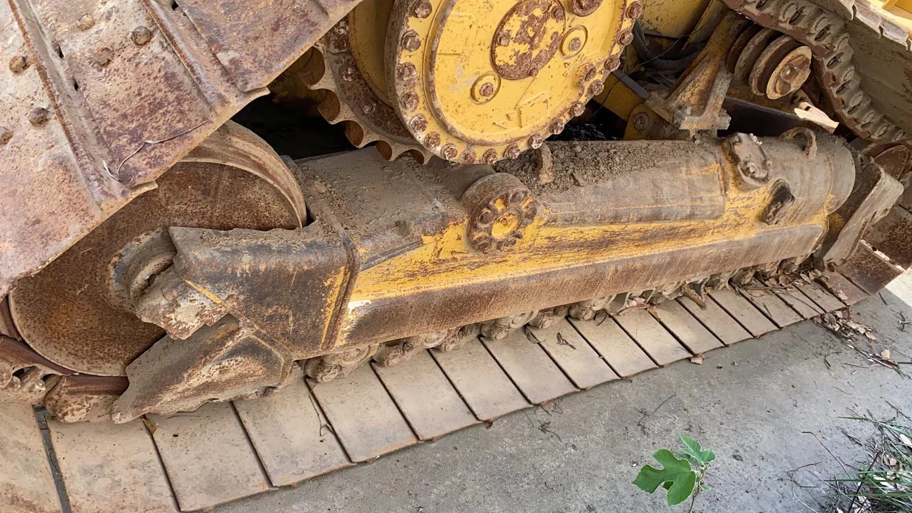 Японский оригинальный бульдозер HANGKUI cat d5m с сертификатом EMA CE EPA б/у Cat