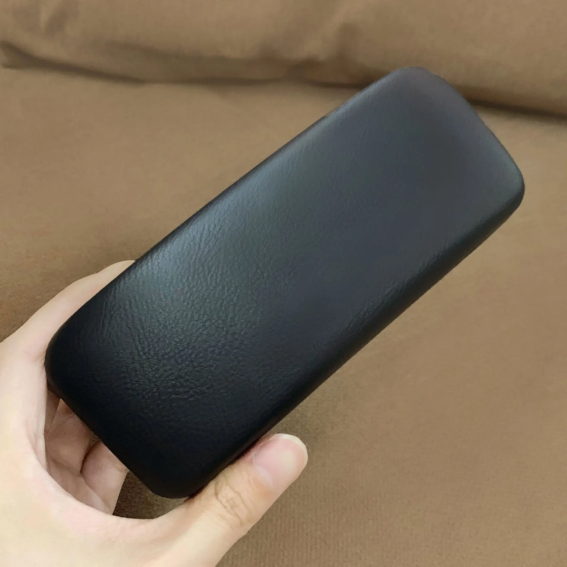 2024 New optical glasses leather storage box large capacity simple fashion anti-pressure black sunglasses box wholesale