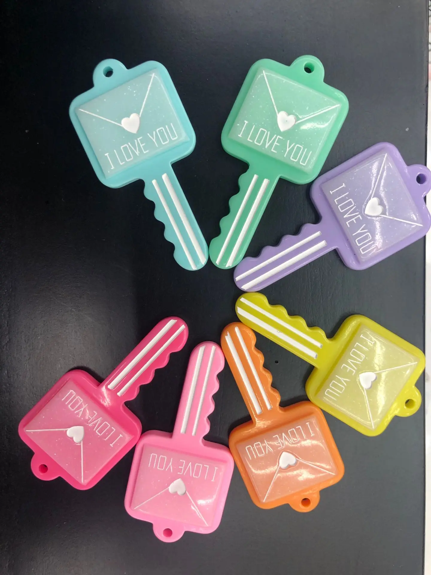 
100pcs New Resin Key Shaped Love Heart Letter Flatbacks Heart Key Pendants Jewelry Keychain Earring Slime Charms 