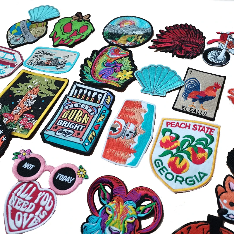 Bulk Stock Random Embroidered Iron on Jeans Clothing Cartoon Patches Accept Custom Logo Sewing Hats Embroidery Patch