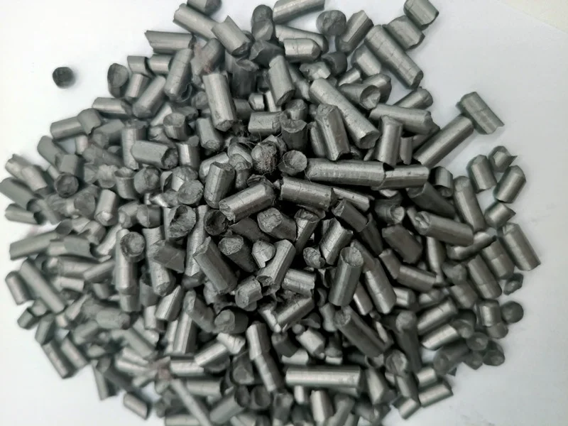 Graphite column carburizer for metal smelting