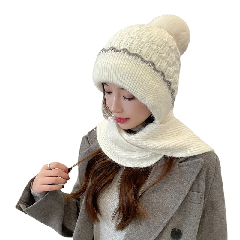 Зимняя шапка шарф комплект вязаная с помпоном теплый вязаный длинный подарок для женщин
