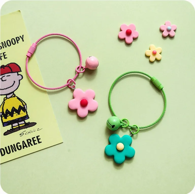 Cartoon color resin small flower keychain cute simple car key chain