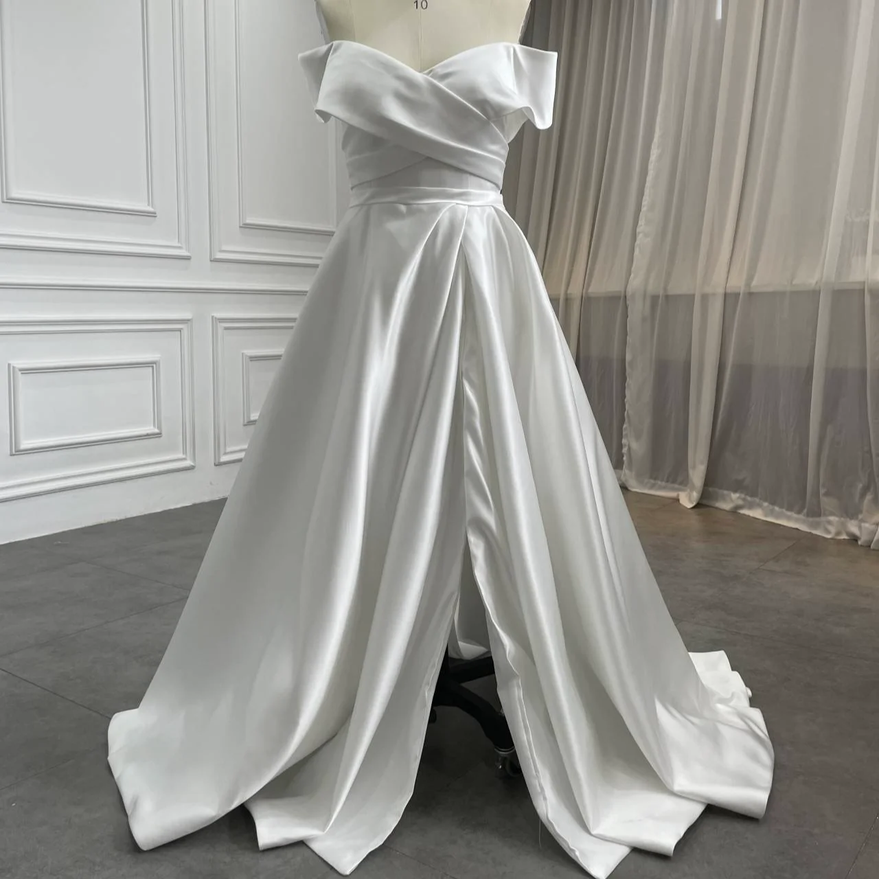 2023 Новое высокое качество с разрезом Милое Свадебное платье атласное простое свадебное платье