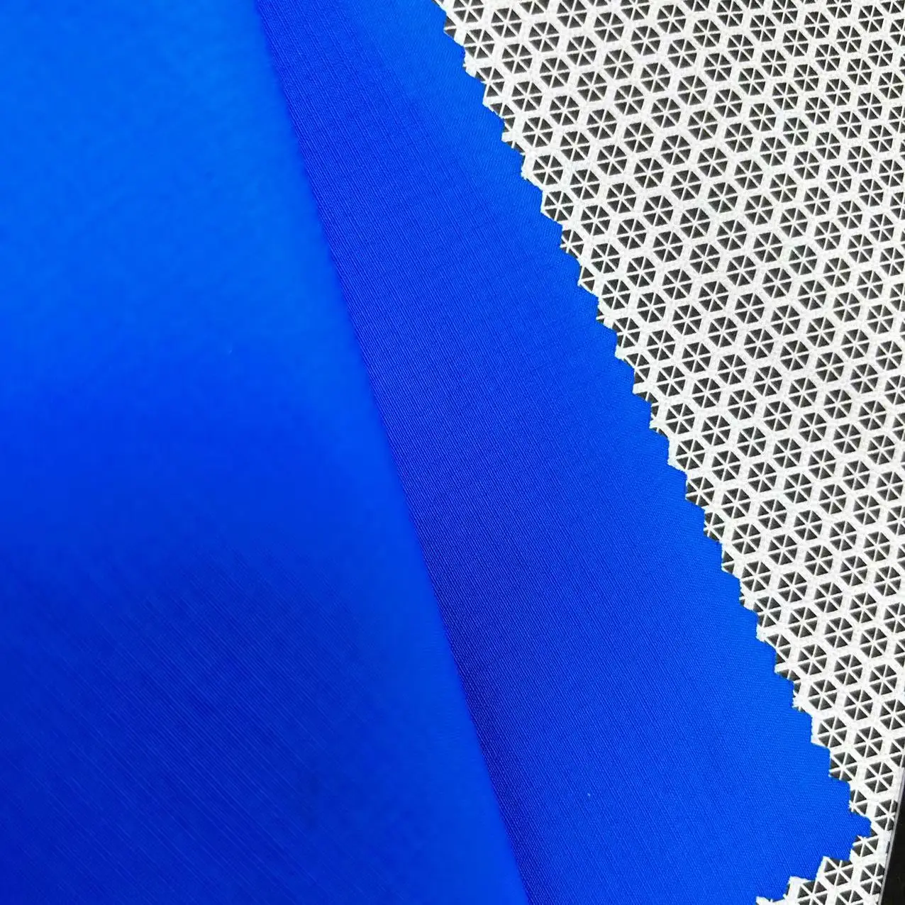 Hot Sale 100%Polyester Face: Ripstop Pongee Backing:Printed TPU membrane Function:Waterproof and Breathable Fabric for clothing