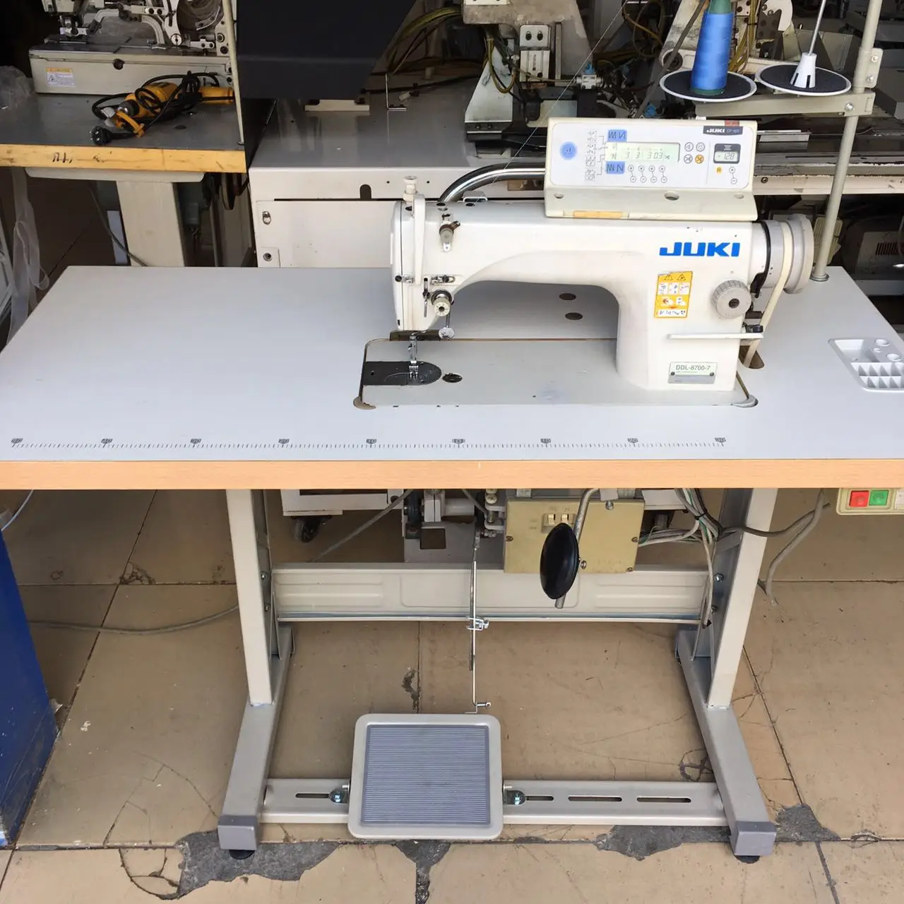 Оригинальная б/у JUKI8700-7 одноигольная Компьютеризированная швейная Промышленная швейная машина