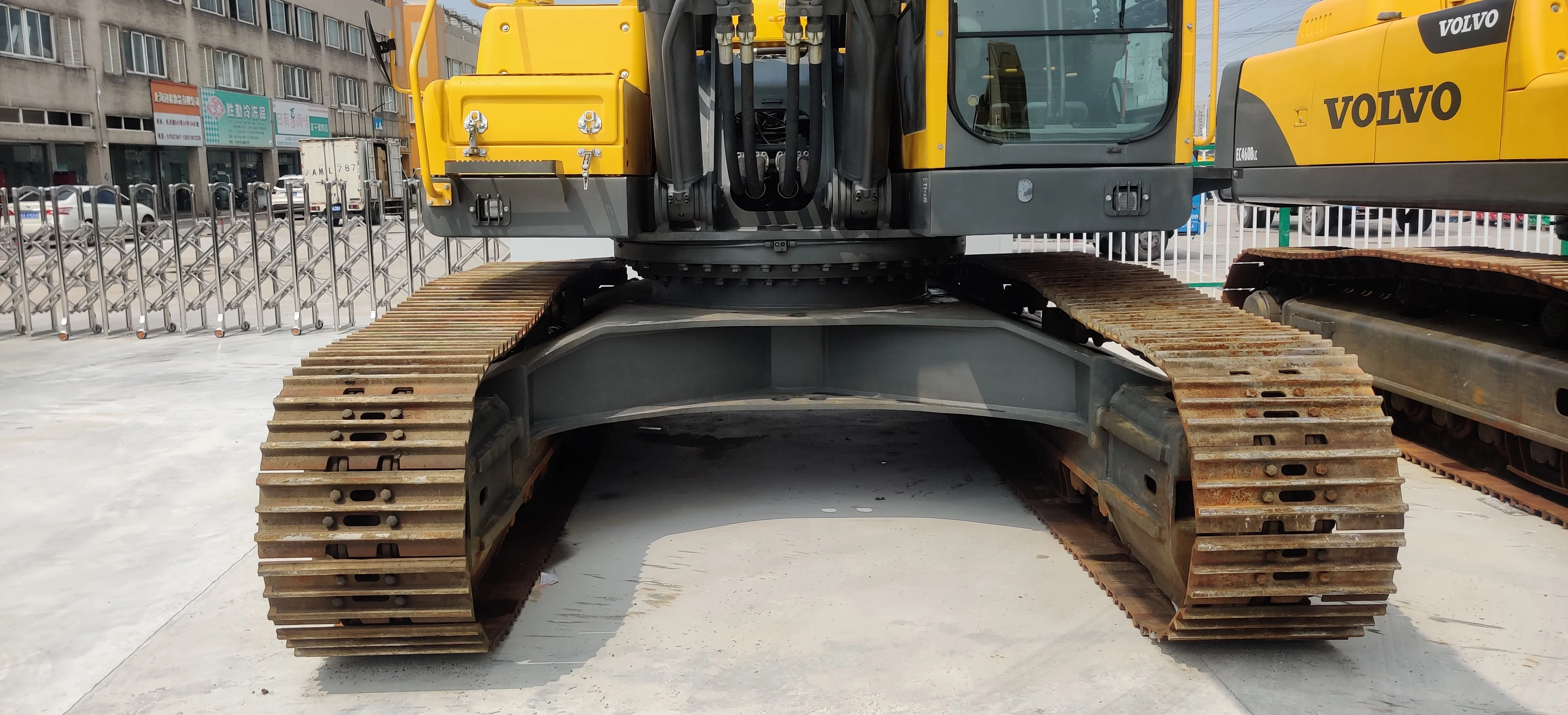 High Performance Used Volvo 460 Crawler Excavators In Construction Works