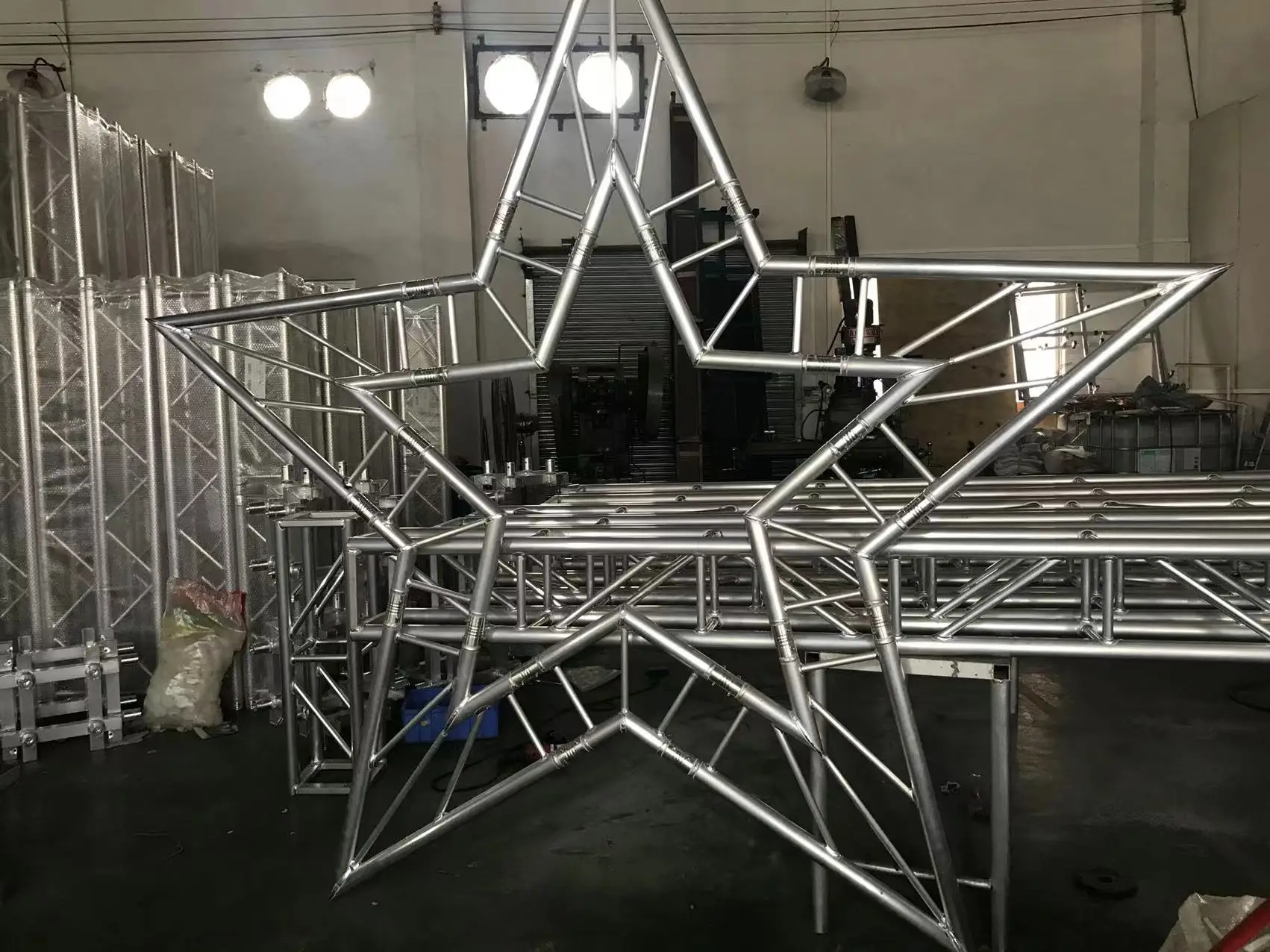 Aluminum Square and Triangle Bolt Stage Display Truss for Concert for Enhancing Stage Lighting Effects