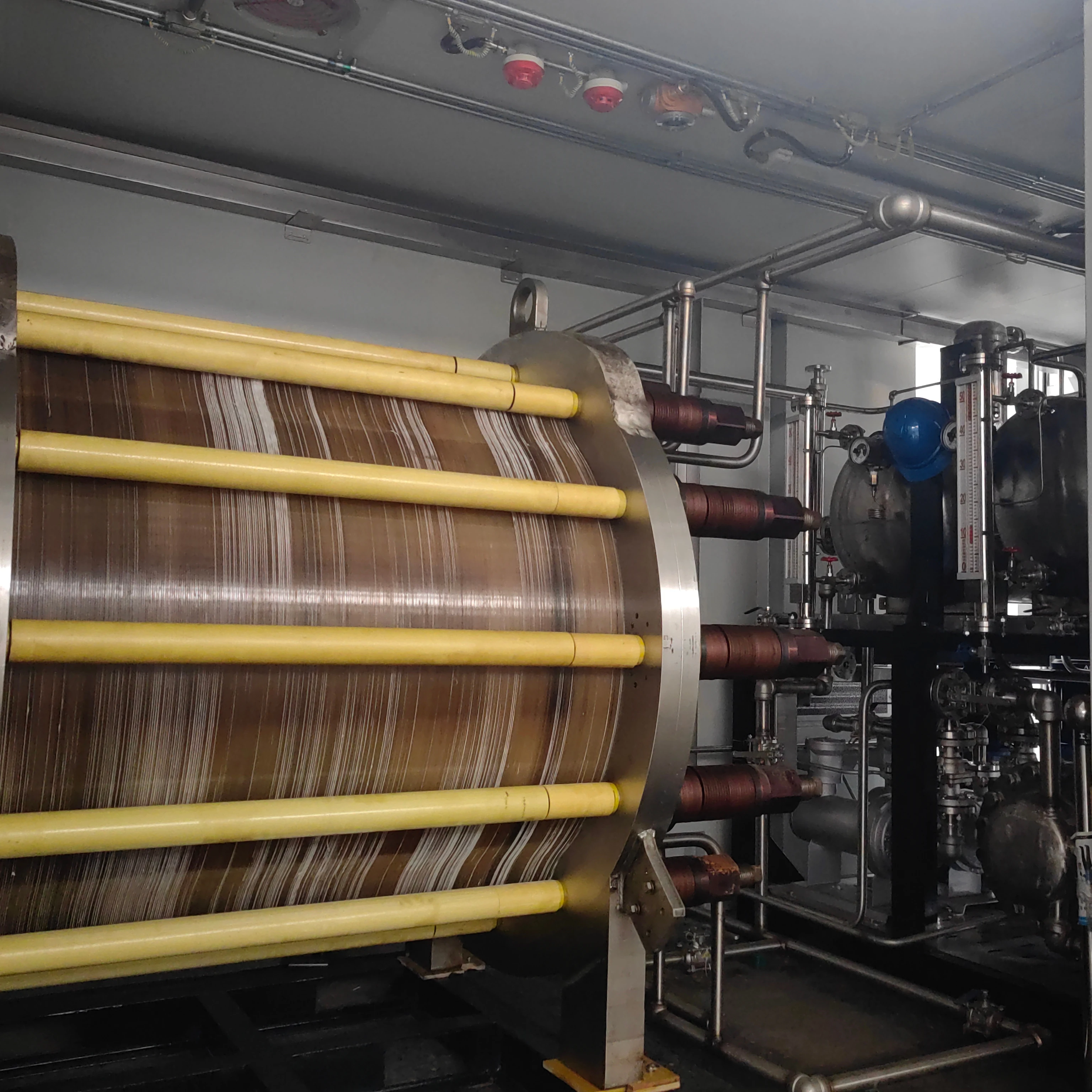 Hydrogen Equipment Use alkaline water electrolysis to 99.999% Pure Hydrogen for solar power