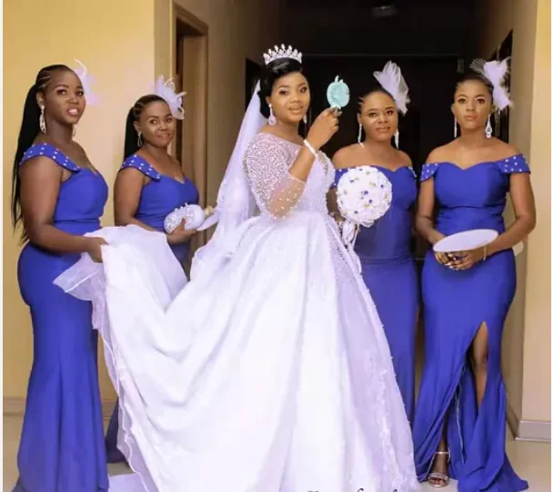 2024 Elegant Long Sleeves Round neck Pearls Beaded Lace Wedding Dresses Ball Gown Plus Size High End Arab Fashion Wedding Dress